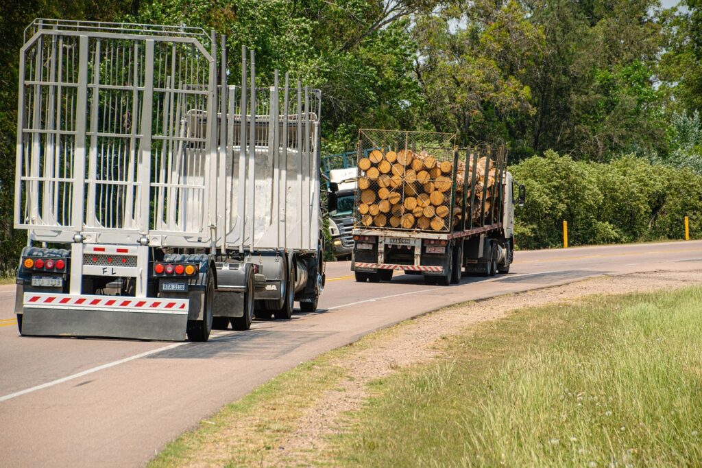 truck carrying lumber - tariffs