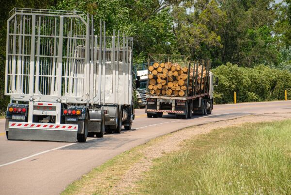 truck carrying lumber - tariffs